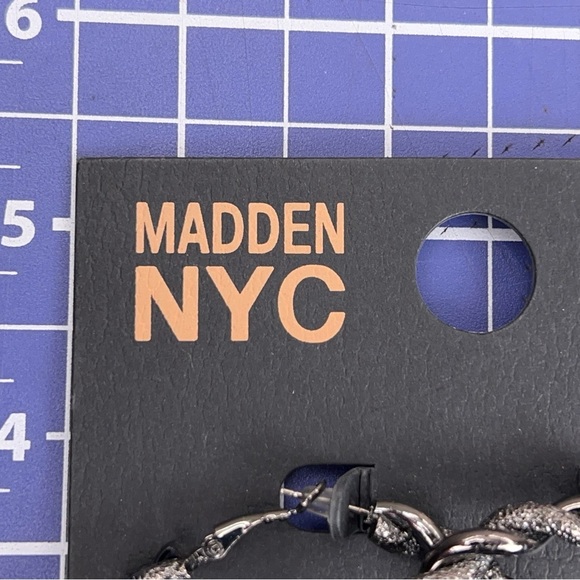 New Madden NYC Black Twist Style Hoop Earrings Post Back Hypoallergenic  Goth - Picture 7 of 9